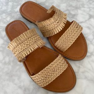 Universal Thread Sandals